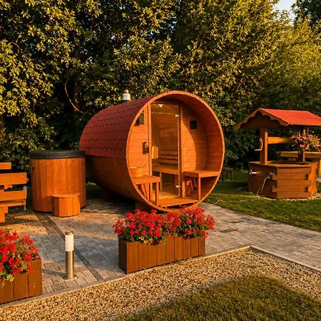 Caloroczny Z Bali Na Mazurach Z Balia Ogrodowa, Sauna - 6 Osobowy 10 Km Od Gizycka 30 Km Od Mikolajek Holiday home